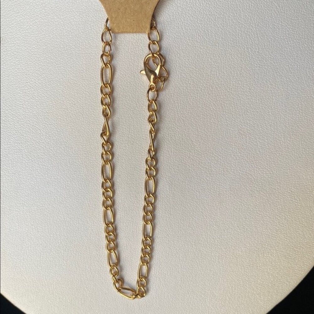 Elegant Gold Chain Bracelet